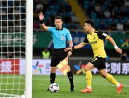 进攻有利进攻结束后还要判吗，裁判如何掌握补判时机，哪些犯规必须立即吹罚