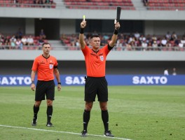 哥斯达黎加边裁,国际大赛如何选拔边裁，边裁判罚标准是什么，裁判系统如何运作