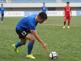 怎样判罚进攻有利手球，进攻有利手球判罚标准是什么，如何判断手臂是否不自然扩大