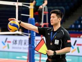 做气排球边裁的心得体会,边裁手势如何规范,怎样判断界内界外球,边裁与主裁如何配合