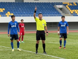 足球进攻有利吹犯规吗，裁判有利原则怎么判断，有利后还吹犯规吗