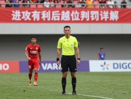 进攻有利后越位判罚详解,规则如何界定,VAR如何干预,裁判尺度在哪
