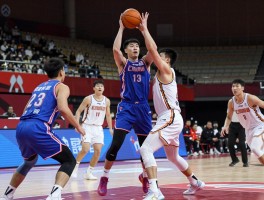 篮球快攻丨快攻战术如何组织,防守快攻技巧有哪些,如何把握快攻时机与节奏