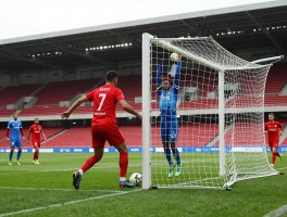 足球上最慢点球,点球战术心理战,为何慢点球易罚失,慢点球有哪些经典案例