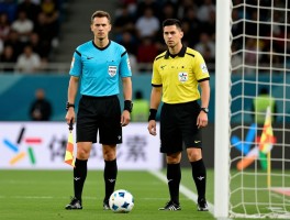 点球决战边裁,如何站位观察,判罚职责是什么,与主裁如何配合