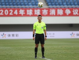 足球边裁失误,越位误判如何避免,VAR技术能消除争议吗,边裁培训体系存在哪些不足