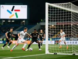 防守比进攻更有利,为何强队注重防守,防守反击如何制胜,大赛中防守多重要