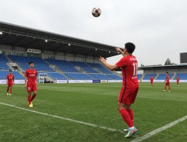 角球怎么踢有利进攻,内旋球怎么发威胁大,战术角球什么时候用,手势信号怎么配合