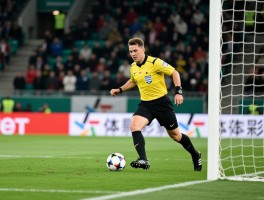 有利于进攻原则是什么,足球进攻如何把握有利时机,裁判怎么判断进攻有利