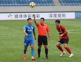 边裁阻挡球员,是否违反规则,如何正确干预,案例深度解析