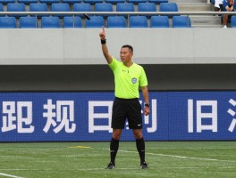 犯规但是进攻有利怎么吹，什么情况下适用，裁判如何判断，VAR会介入吗