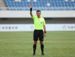 足球边裁常见手势,如何看懂旗语含义,越位判罚怎么区分,场上配合有哪些要点