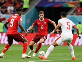 世界杯进攻有利瑞士,瑞士如何运用防守反击战术,关键球员在进攻中扮演什么角色