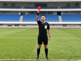 红牌边裁,能否出示红牌,职责是什么,争议案例有哪些