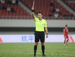 亚泰边裁,误判如何改变保级命运,VAR介入标准是什么,裁判争议何时休