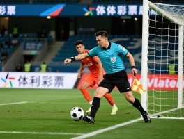 足球有利进攻球没进，裁判有利原则怎么掌握，有利后如何防守