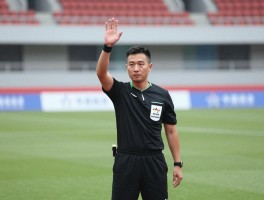 钟勇边裁,争议判罚有哪些,如何影响比赛结果,现状如何