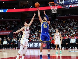 吴彦祖打篮球丨为什么他是勇士铁杆球迷,参加过哪些篮球赛事,如何看待与骑士球迷争论