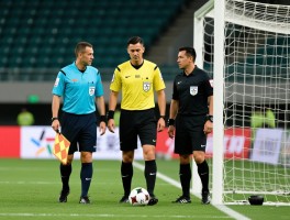 足球边裁作用大不大,具体负责什么工作,如何与主裁判配合,判罚越位为何有争议