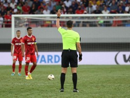 吹了进攻有利还能点球吗，裁判如何把握攻防平衡，VAR会介入吗，回溯判罚条件是什么？