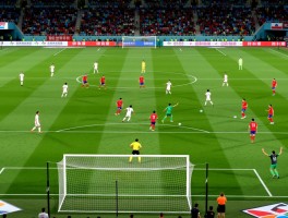 国足越位是什么意思,国足越位判罚规则,国足进球被吹越位分析,国足越位争议案例