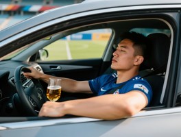 球员醉驾：职业足球运动员如何远离酒精诱惑，自律成就辉煌生涯，醉驾后果究竟多严重？
