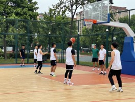 篮球怎么训练,从基础到进阶的科学规划,如何安排训练时间,怎样避免受伤