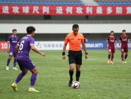 足球进攻有利有多重要,裁判如何把握有利尺度,进攻战术如何破防,为何说进攻是最好的防守