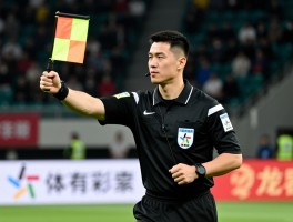 裁判怎么把握进攻有利,判罚标准有哪些,何时鸣哨最佳,如何避免争议