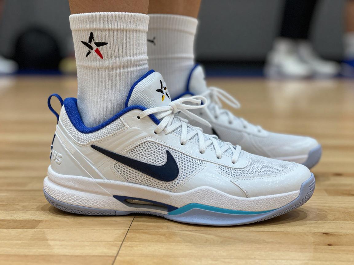 篮球鞋买大了怎么办,大一码如何补救,不跟脚有何妙招,篮球鞋尺码怎么选 篮球鞋买大了怎么办,大一码如何补救,不跟脚有何妙招,篮球鞋尺码怎么选