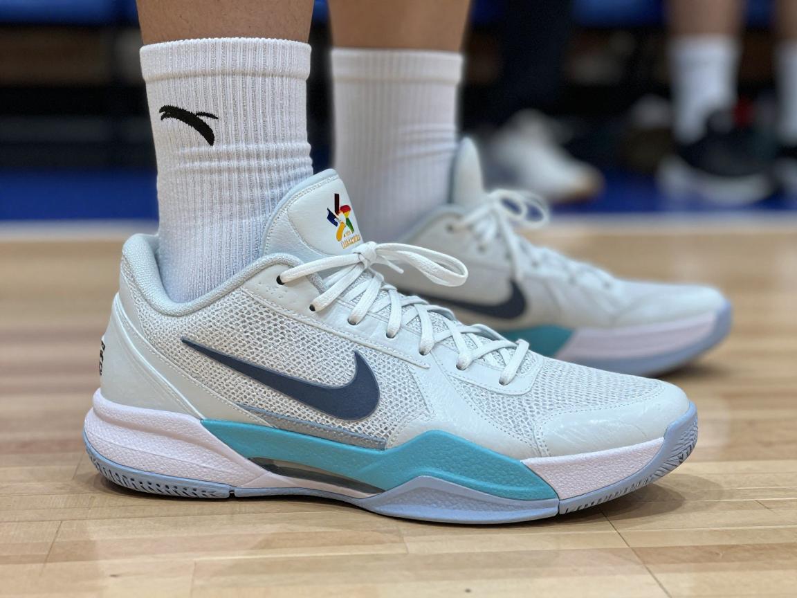 篮球鞋买大了怎么办,大一码如何补救,不跟脚有何妙招,篮球鞋尺码怎么选 篮球鞋买大了怎么办,大一码如何补救,不跟脚有何妙招,篮球鞋尺码怎么选