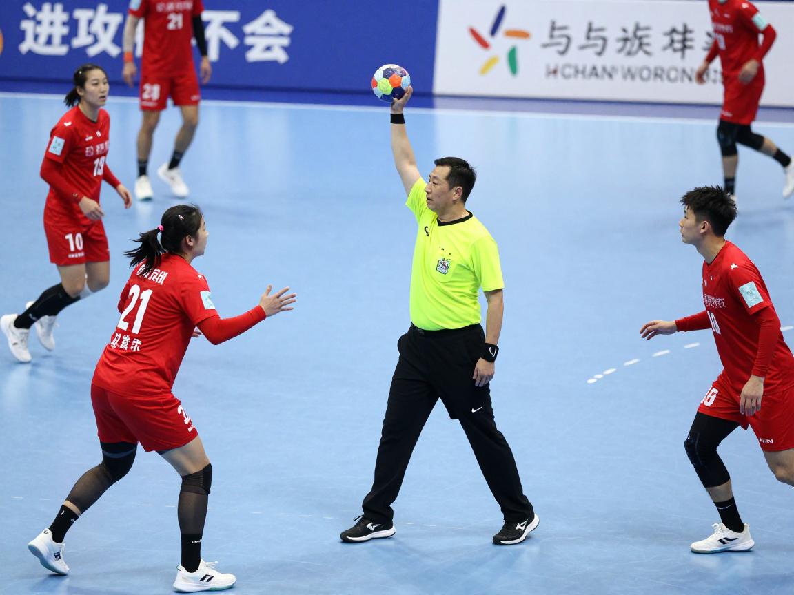 手球时进攻有利吹不吹,什么情况下裁判会吹停比赛,进攻有利原则如何掌握 手球时进攻有利吹不吹,什么情况下裁判会吹停比赛,进攻有利原则如何掌握