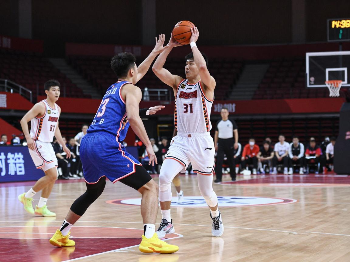 篮球连续过人怎么练,组合技巧如何衔接,实战怎么应用 篮球连续过人怎么练,组合技巧如何衔接,实战怎么应用