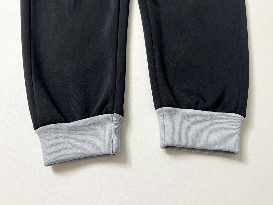 裁收口裤边怎么做好看,运动裤收口裁剪方法,2025流行收口设计 裁收口裤边怎么做好看,运动裤收口裁剪方法,2025流行收口设计