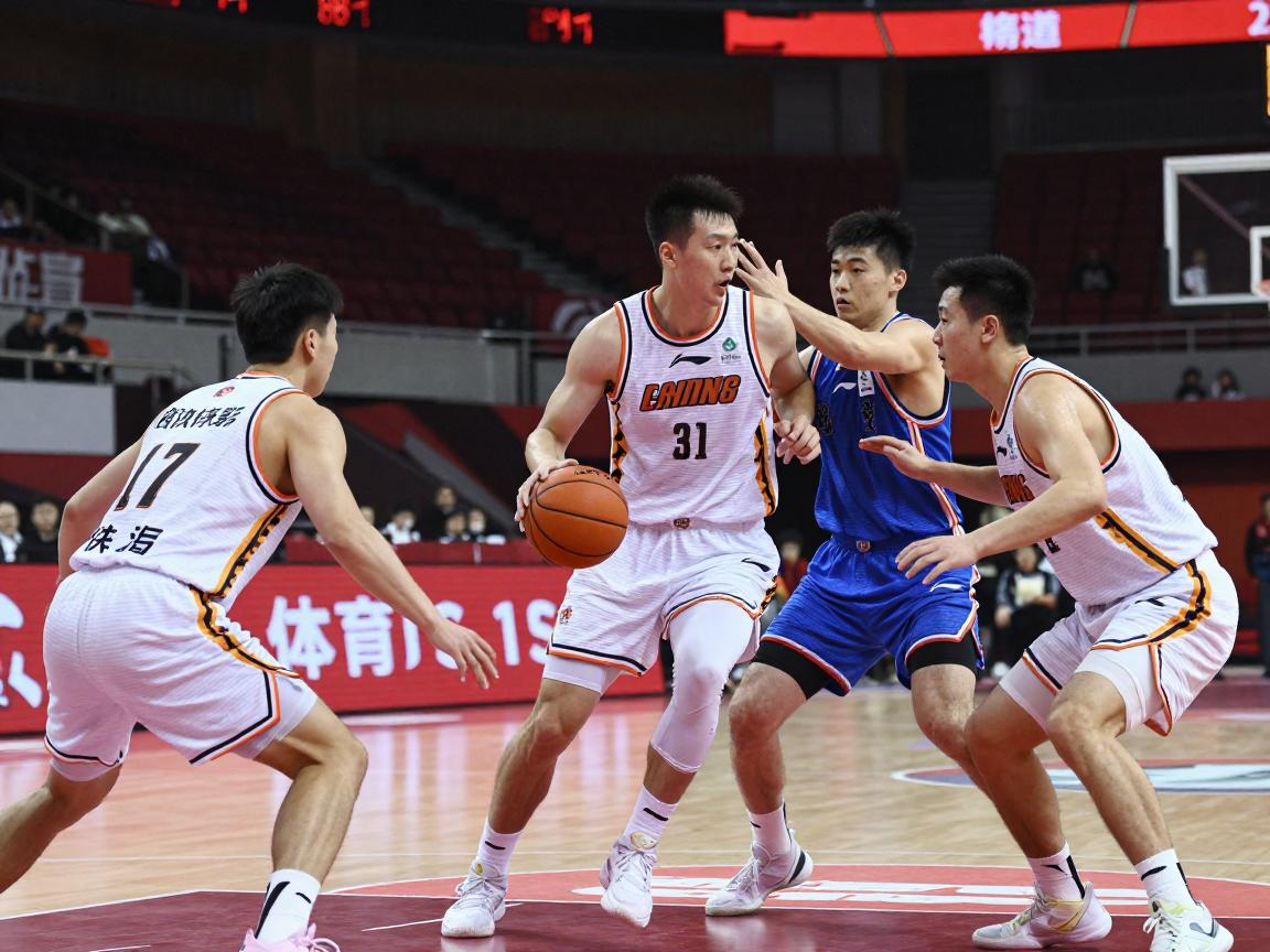 篮球快攻丨快攻战术如何组织,防守快攻技巧有哪些,如何把握快攻时机与节奏 篮球快攻丨快攻战术如何组织,防守快攻技巧有哪些,如何把握快攻时机与节奏