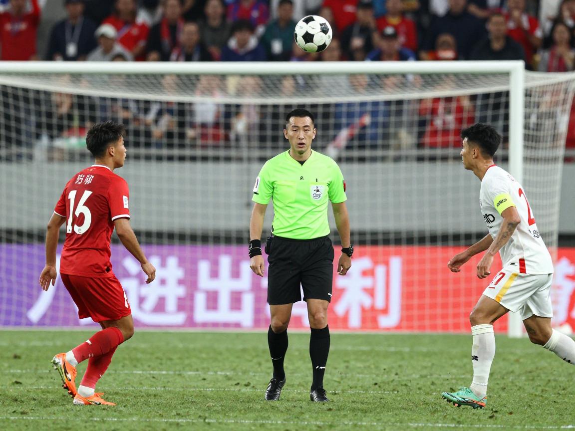 足球进攻有利进球吗,进攻有利原则什么时候适用,裁判如何判断进攻有利 足球进攻有利进球吗,进攻有利原则什么时候适用,裁判如何判断进攻有利