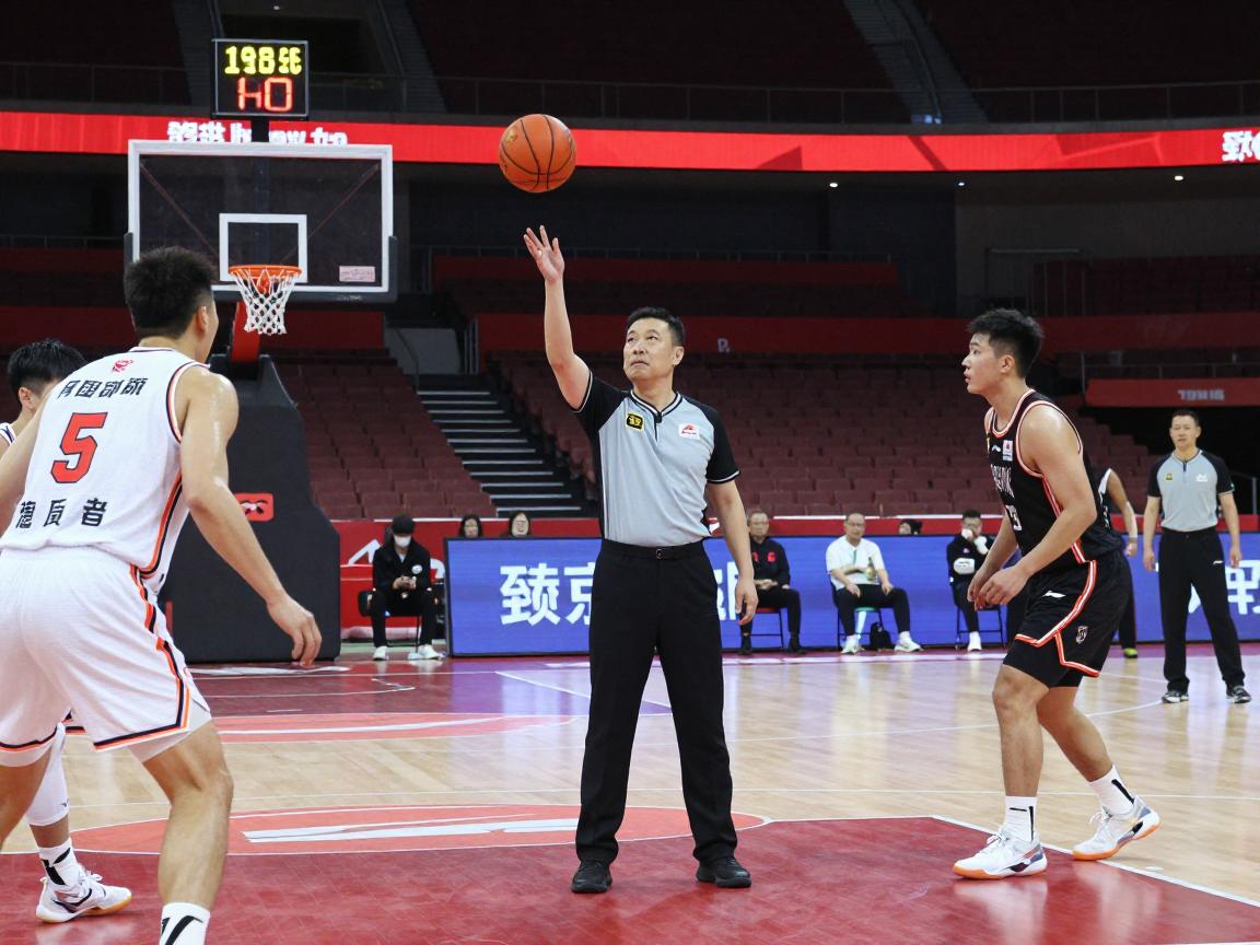 篮球进攻有利原则吗,裁判如何掌握判罚尺度,球队怎样利用进攻原则创造优势 篮球进攻有利原则吗,裁判如何掌握判罚尺度,球队怎样利用进攻原则创造优势