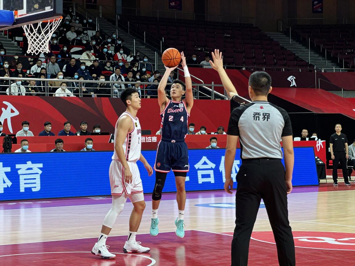 篮球进攻有利原则吗,裁判如何掌握判罚尺度,球队怎样利用进攻原则创造优势 篮球进攻有利原则吗,裁判如何掌握判罚尺度,球队怎样利用进攻原则创造优势