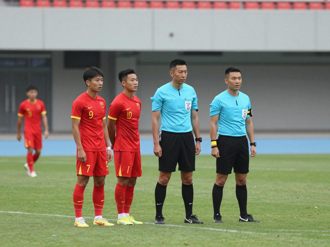 国足撞边裁,比赛中裁判碰撞如何处理,判罚尺度如何统一 国足撞边裁,比赛中裁判碰撞如何处理,判罚尺度如何统一