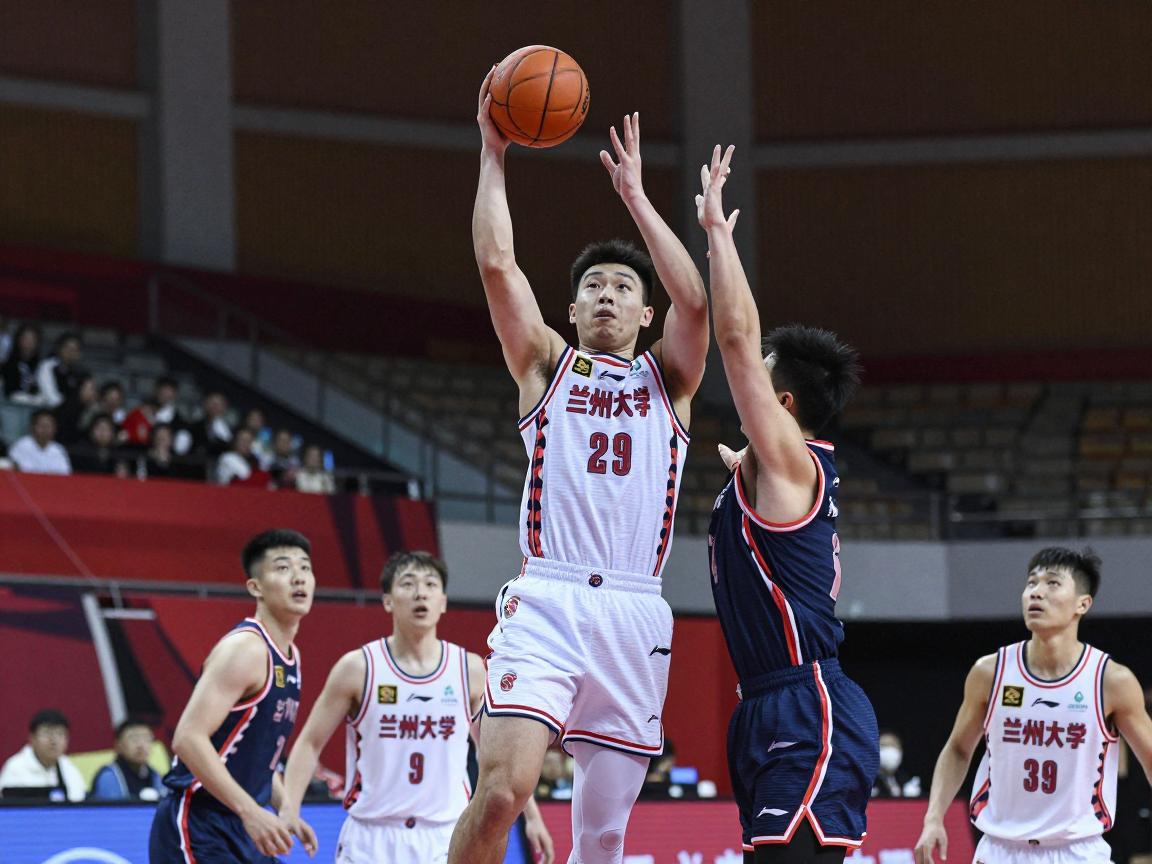 侯文杰篮球丨从CUBA到CBA的转型之路,为何选择加盟兰州大学,技术特点全解析 侯文杰篮球丨从CUBA到CBA的转型之路,为何选择加盟兰州大学,技术特点全解析