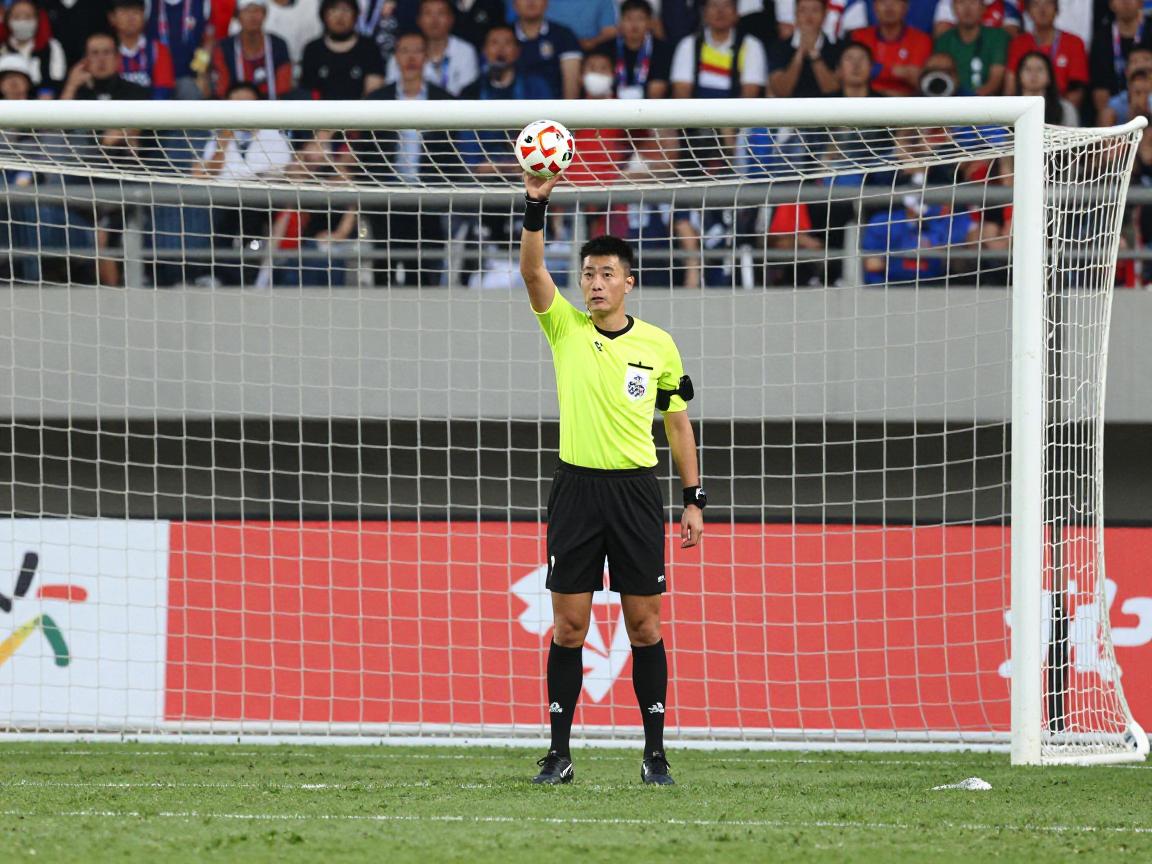 足球边裁失意门球,门球误判如何影响比赛结果,边裁视线被遮挡怎么办 足球边裁失意门球,门球误判如何影响比赛结果,边裁视线被遮挡怎么办