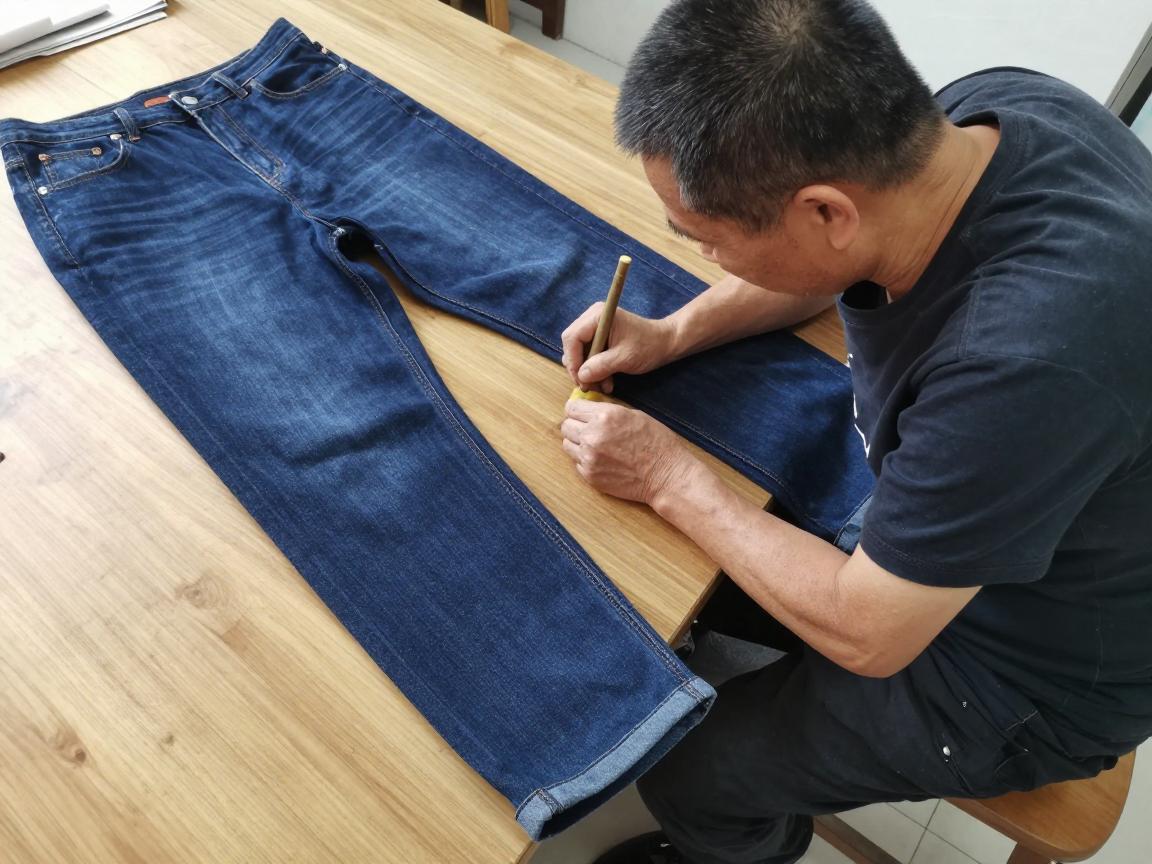 河津裤子裁原边,哪里能找到老师傅,手工费多少钱,如何判断手艺好坏 河津裤子裁原边,哪里能找到老师傅,手工费多少钱,如何判断手艺好坏