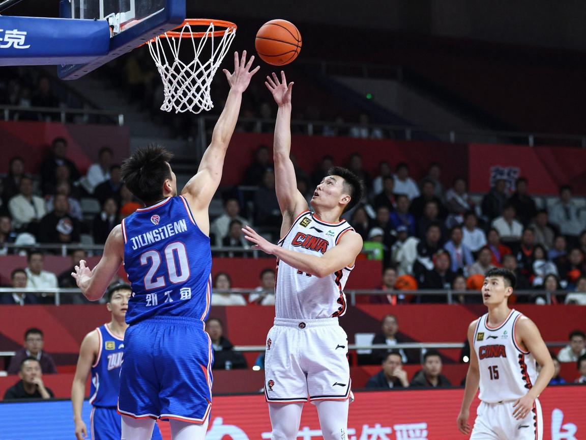 篮球底线球战术指南,如何破解人盯人防守,怎样避免5秒违例,发球直接得分战术有哪些 篮球底线球战术指南,如何破解人盯人防守,怎样避免5秒违例,发球直接得分战术有哪些