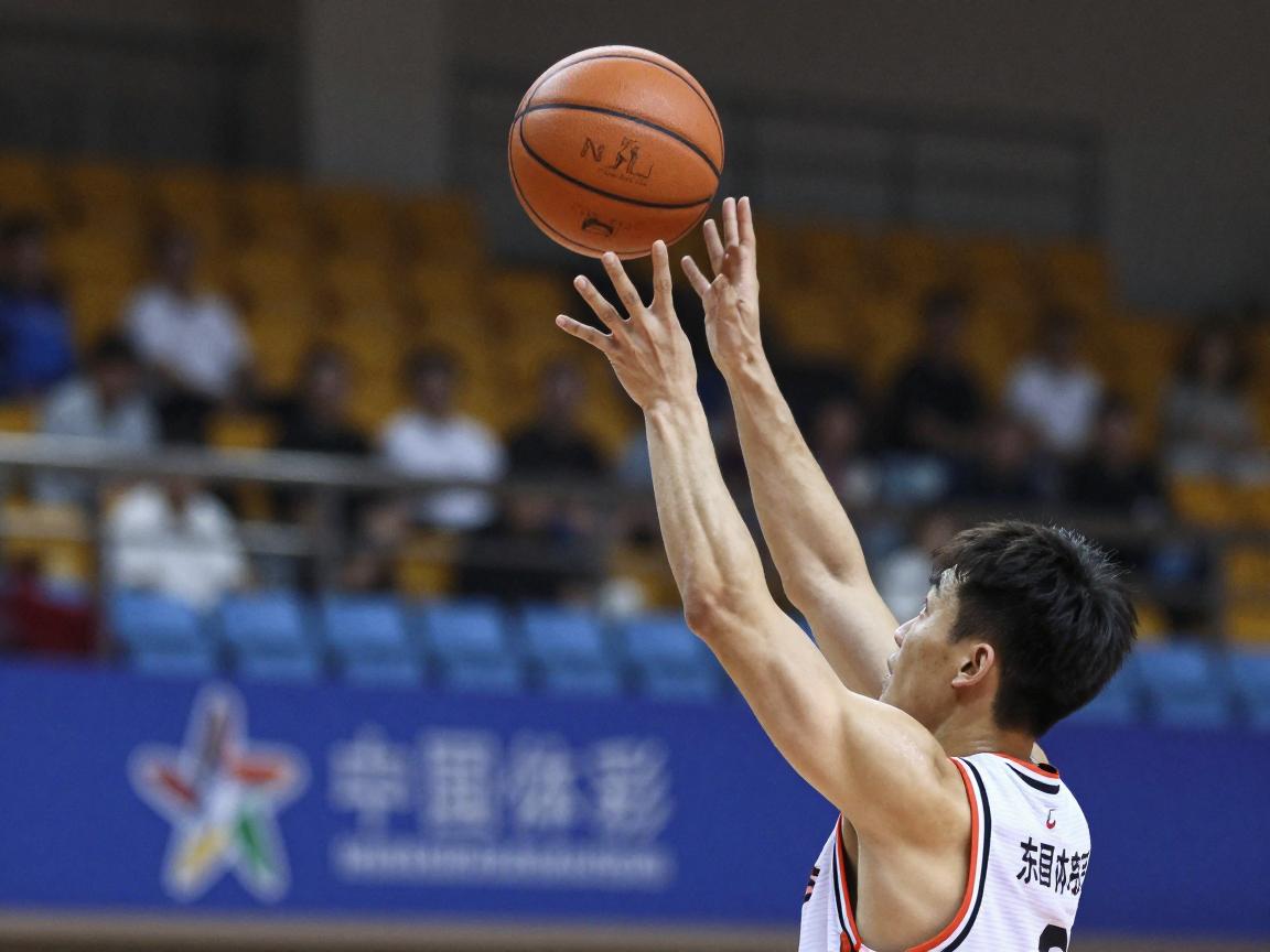 篮球用抛的怎么投才准,抛投技巧分解步骤,篮球抛投手型图解 篮球用抛的怎么投才准,抛投技巧分解步骤,篮球抛投手型图解