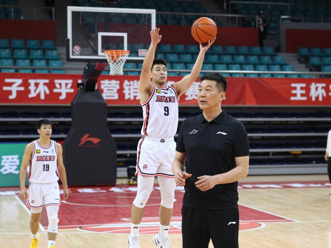 王怀宇篮球人生解读:如何从扣篮王转型教练,数字球场运营秘诀,职业球员怎样规划未来 王怀宇篮球人生解读:如何从扣篮王转型教练,数字球场运营秘诀,职业球员怎样规划未来