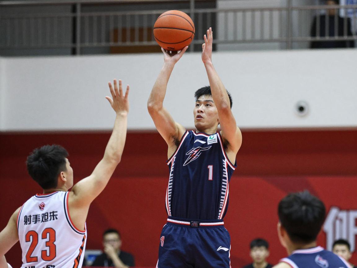 篮球射手技巧全攻略,投篮手型如何固定,怎么提升投篮弧度,射手怎么练习准度 篮球射手技巧全攻略,投篮手型如何固定,怎么提升投篮弧度,射手怎么练习准度