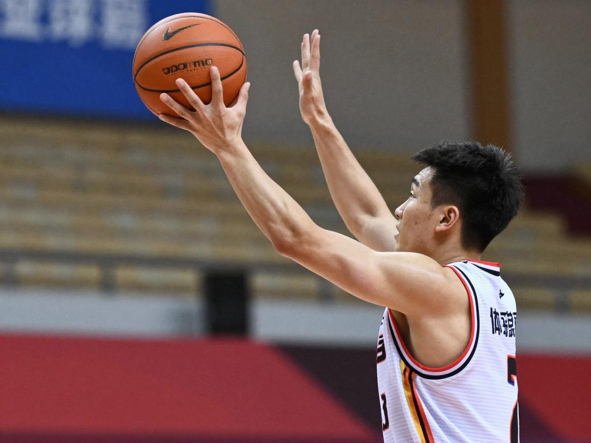 保护球篮球,护球手怎么用不犯规,上篮时如何保护球,怎样避免被抢断 保护球篮球,护球手怎么用不犯规,上篮时如何保护球,怎样避免被抢断